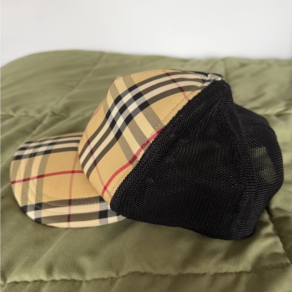 Burberry Check and Mesh Cap
Archive Beige